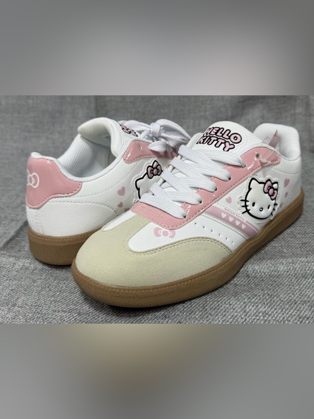 Hello Kitty Sanrio Women’s Sneakers Size 7 Pink White Gum Sole NWT